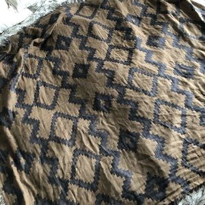 Aritzia Wilfred mosaic blanket scarf (cotton)